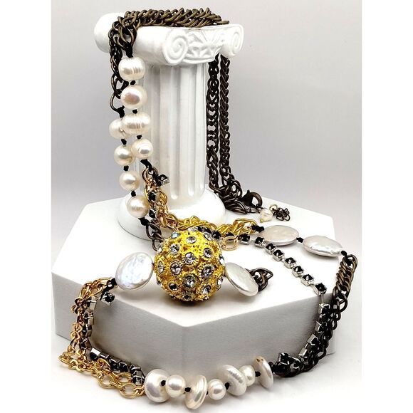 Vintage Multi-Medium Grouping of Necklaces and Bracelets Wood Faux Pearls - Picture 4 of 11